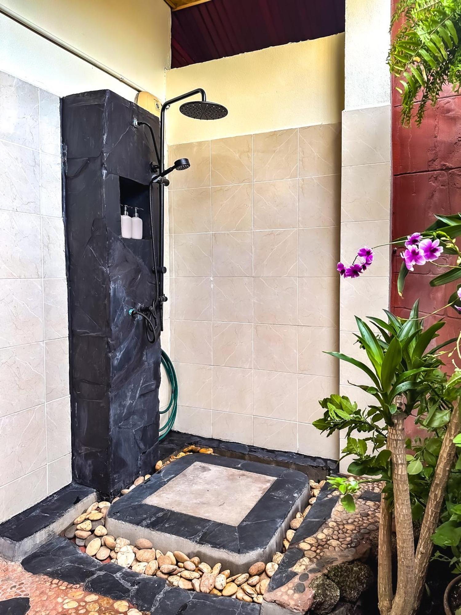 Shanti Lodge Phuket Chalong Eksteriør billede